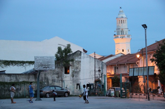 A little twilight basketball - Acheen St Mosque in the background