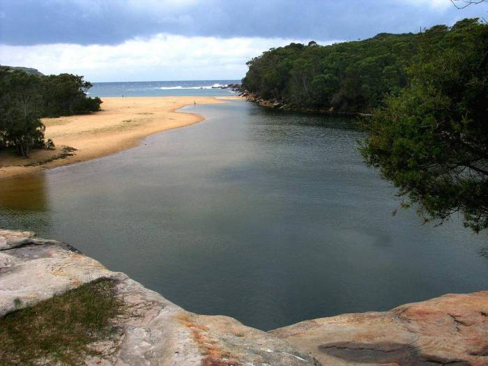 Wattamolla - image by Vladnes CC - http://www.geolocation.ws/v/P/33562037/royal-national-park-wattamolla-beach-and/en
